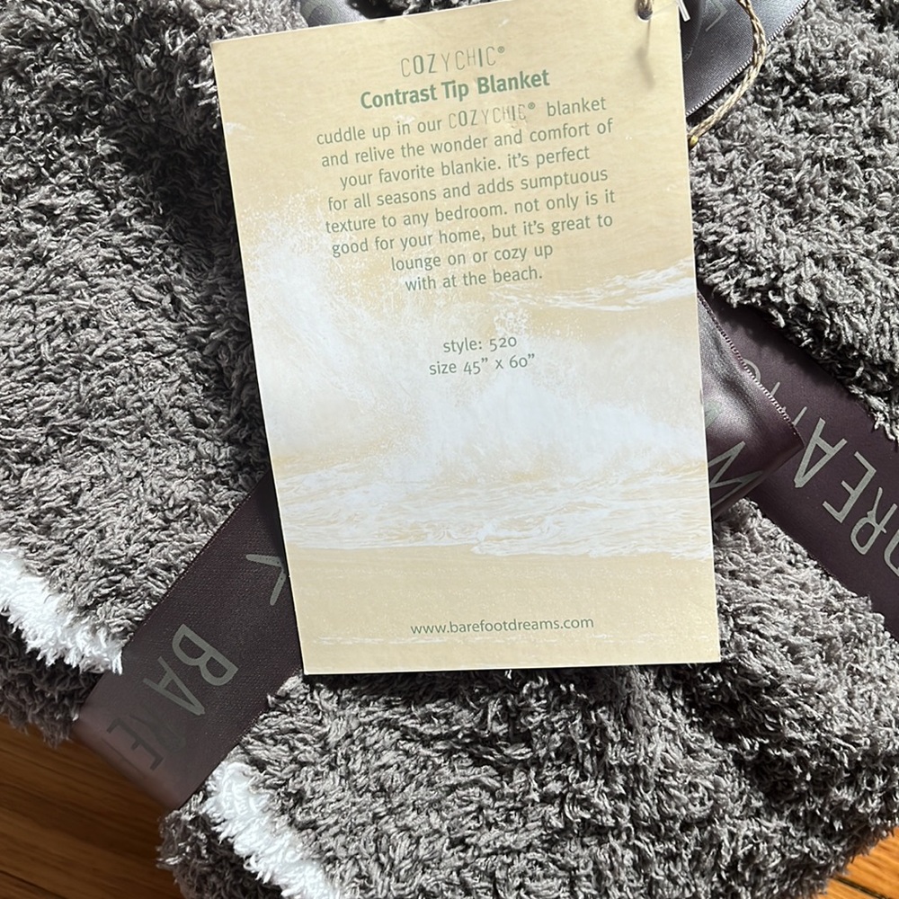 NWT - Barefoot Dreams throw blanket - Picture 2 of 3